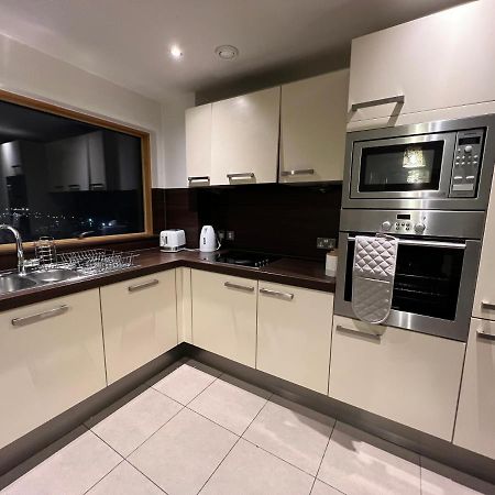 Bigkings Stylish 2 Bedroom Apartment With Free On Street Parking แมนเชสเตอร์ ภายนอก รูปภาพ