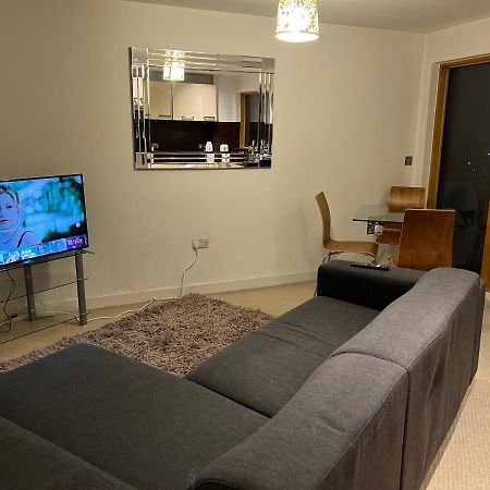 Bigkings Stylish 2 Bedroom Apartment With Free On Street Parking แมนเชสเตอร์ ภายนอก รูปภาพ